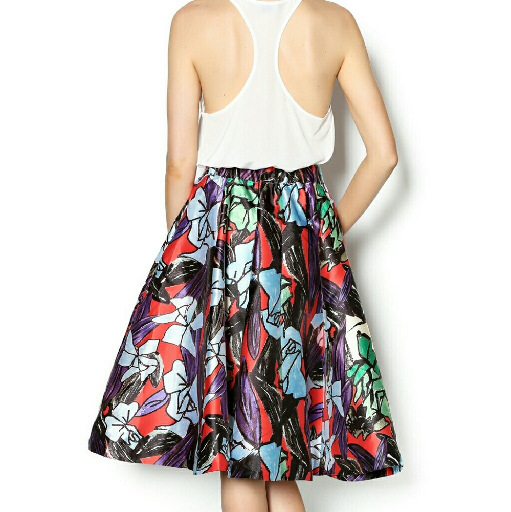 GRACIA RED FLORAL SKIRT - Picture 2 of 4